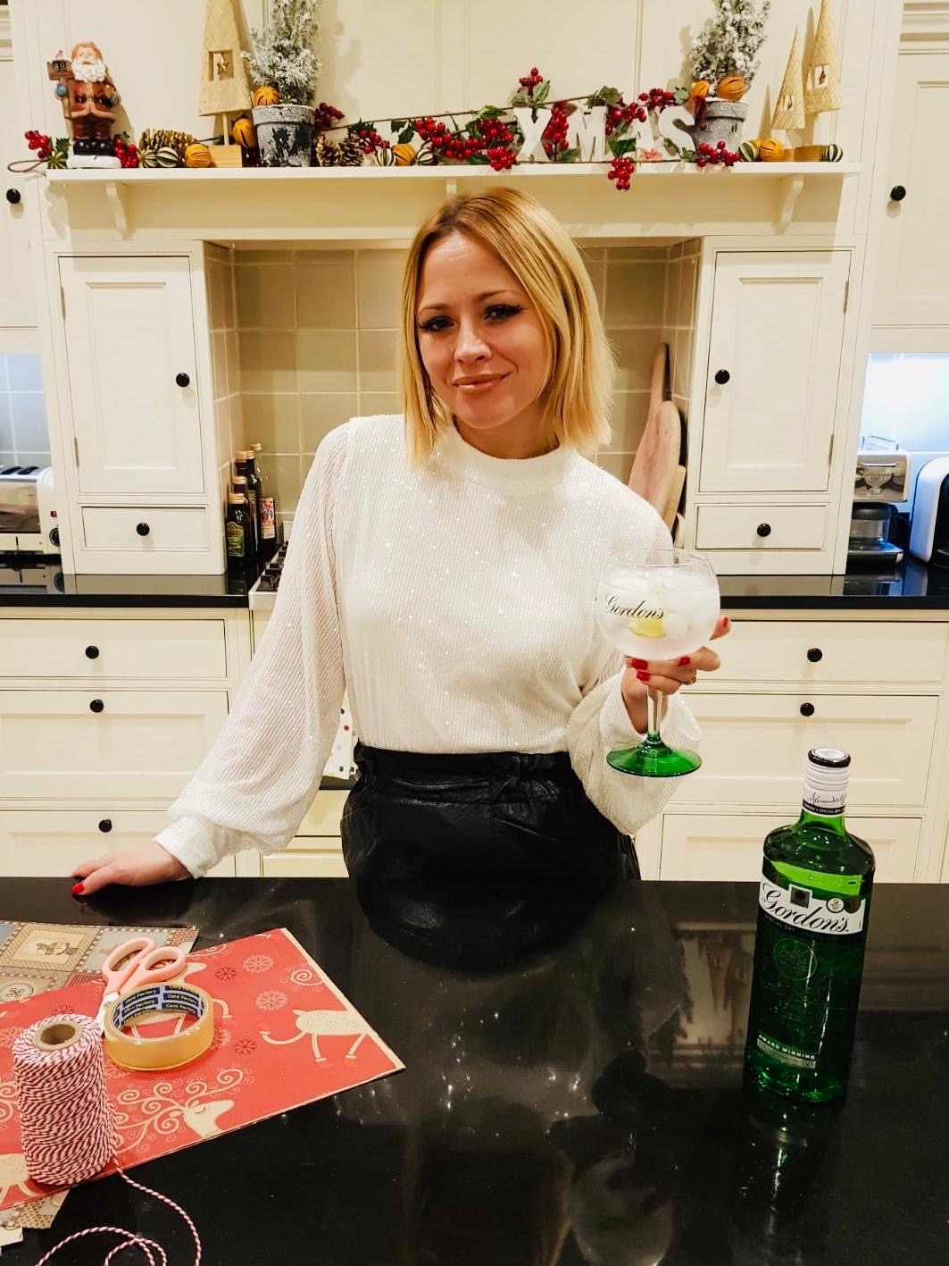 Keywords: gin, Christmas, white, alcohol, glass