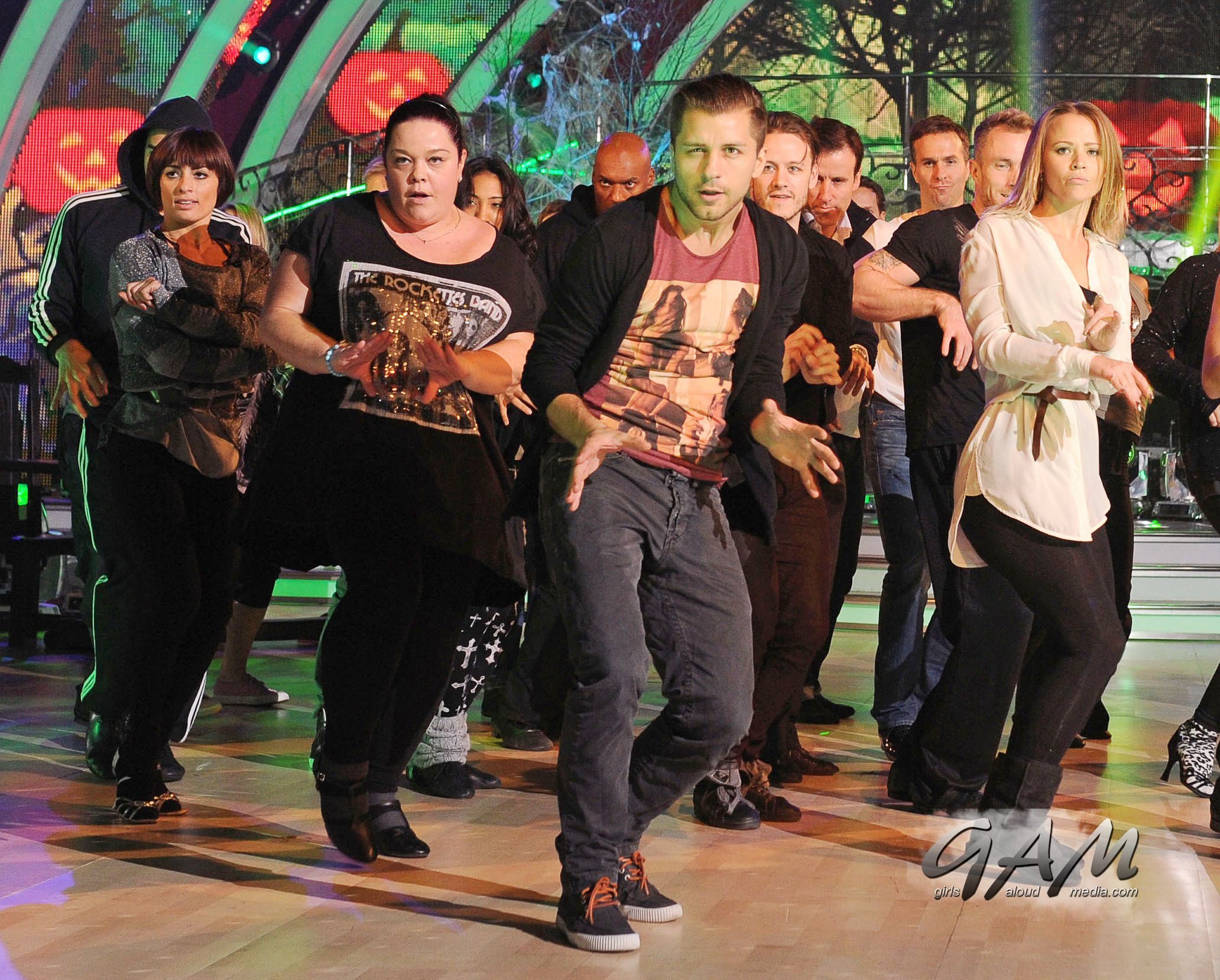 1131013230174_07_Kimberley_Walsh_rehearsing_the__Thriller__dance_routine_24_10_12_28829.jpg 1131013230174_07_Kimberley_Walsh_rehearsing_the__Thriller__dance_routine_24_10_12_28829.jpg
