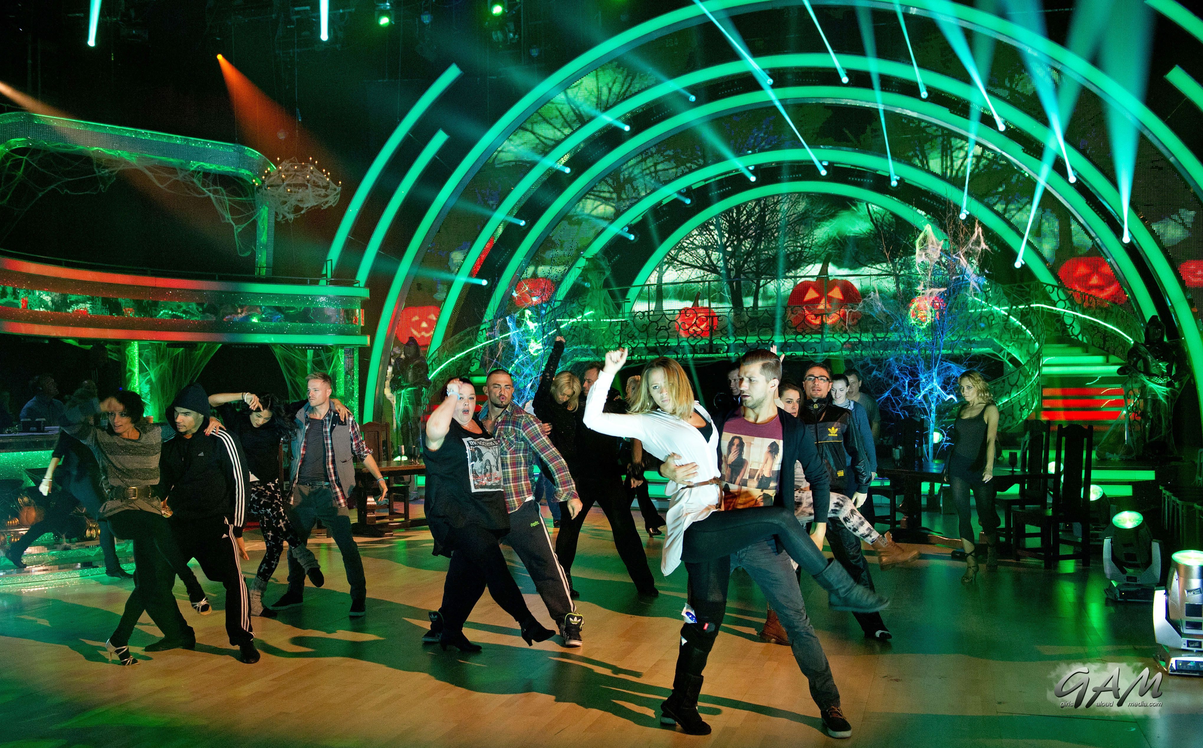 1131013230174_12_Kimberley_Walsh_rehearsing_the__Thriller__dance_routine_24_10_12_281329.jpg 1131013230174_12_Kimberley_Walsh_rehearsing_the__Thriller__dance_routine_24_10_12_281329.jpg