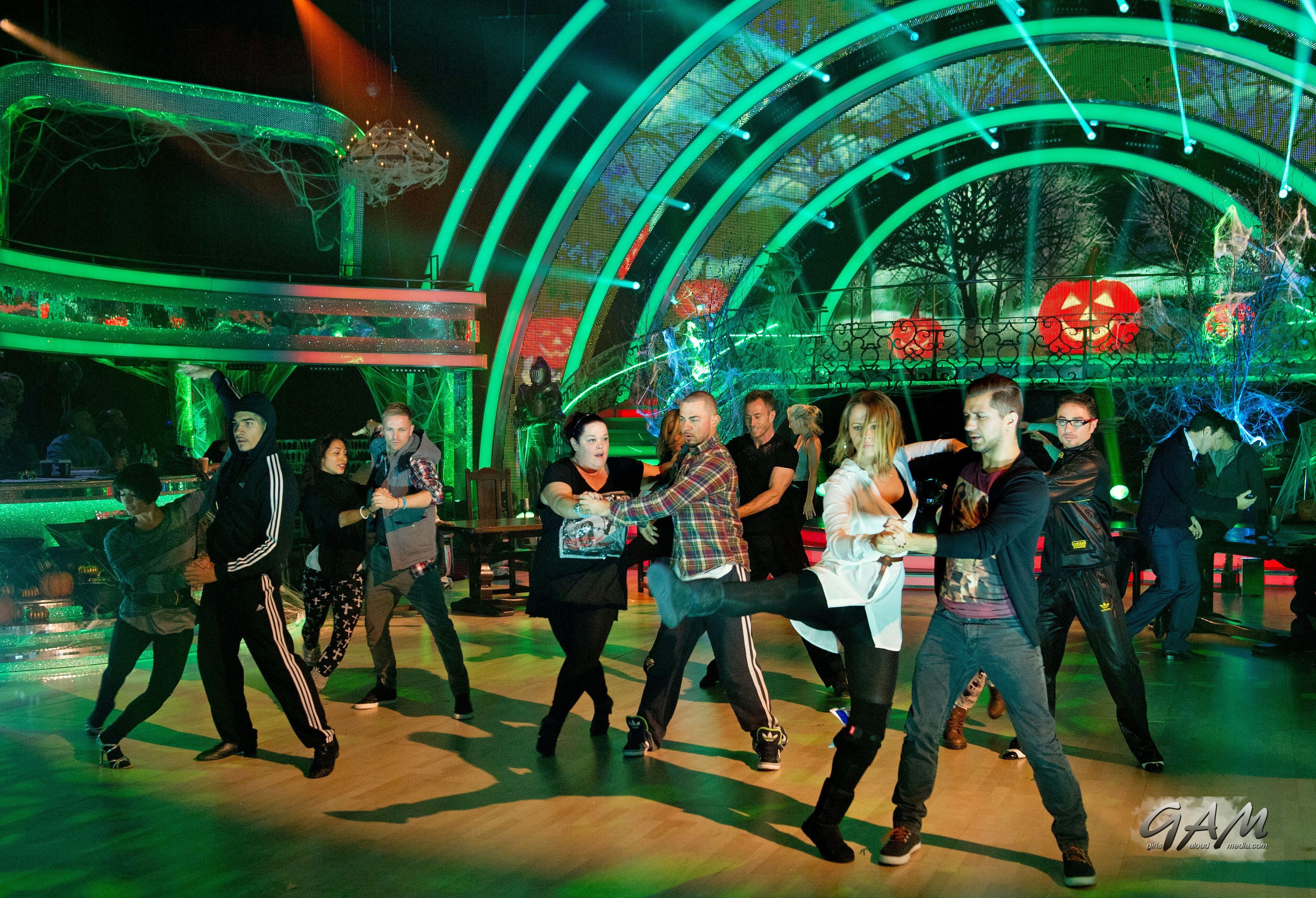1131013230174_13_Kimberley_Walsh_rehearsing_the__Thriller__dance_routine_24_10_12_281429.jpg 1131013230174_13_Kimberley_Walsh_rehearsing_the__Thriller__dance_routine_24_10_12_281429.jpg