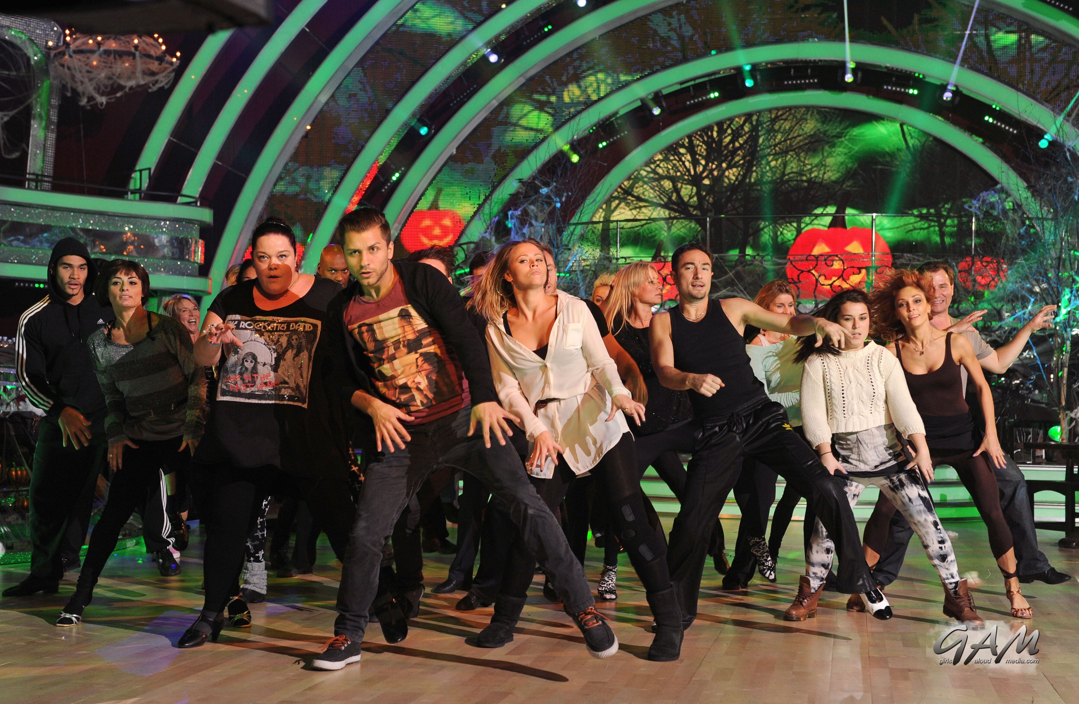 1131013230174_23_Kimberley_Walsh_rehearsing_the__Thriller__dance_routine_24_10_12_282429.jpg 1131013230174_23_Kimberley_Walsh_rehearsing_the__Thriller__dance_routine_24_10_12_282429.jpg