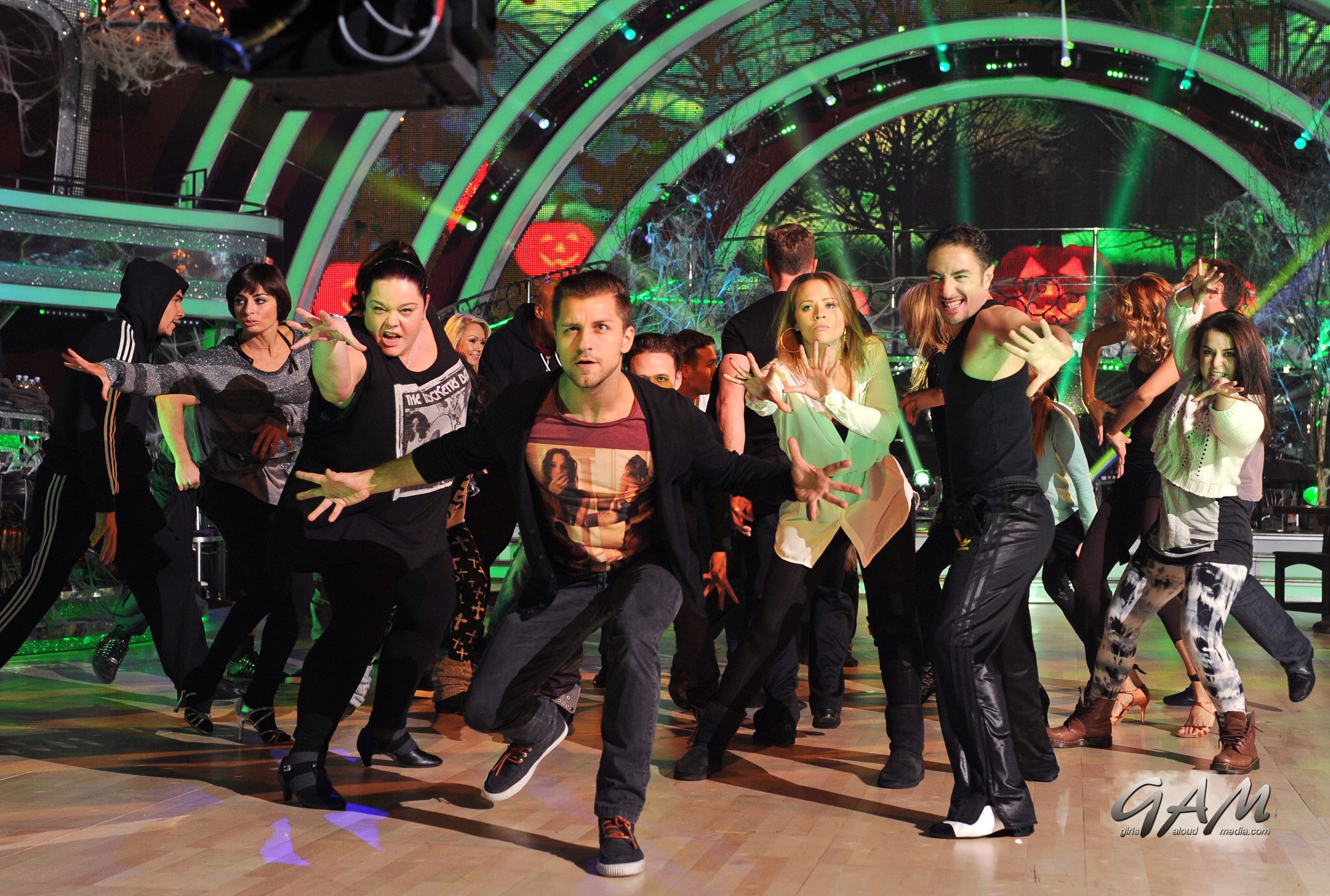 1131013230174_25_Kimberley_Walsh_rehearsing_the__Thriller__dance_routine_24_10_12_282629.jpg 1131013230174_25_Kimberley_Walsh_rehearsing_the__Thriller__dance_routine_24_10_12_282629.jpg