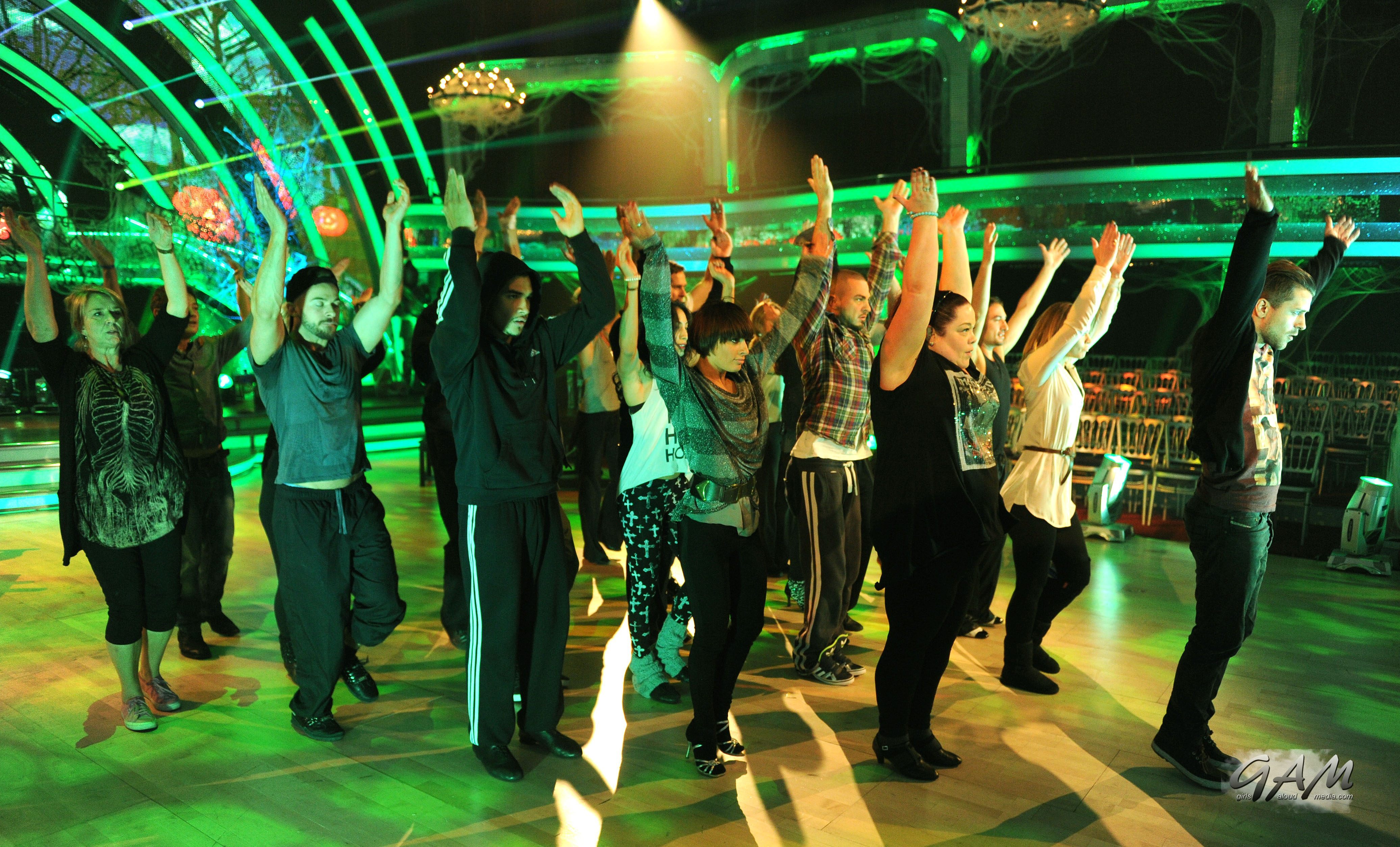 1131013230174_28_Kimberley_Walsh_rehearsing_the__Thriller__dance_routine_24_10_12_282929.jpg 1131013230174_28_Kimberley_Walsh_rehearsing_the__Thriller__dance_routine_24_10_12_282929.jpg